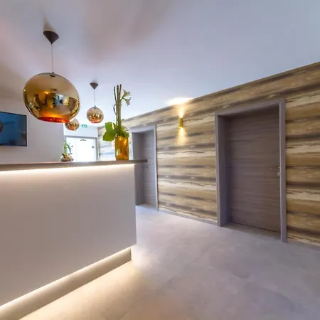 Manavahotel Ξενοδοχείο Herstal